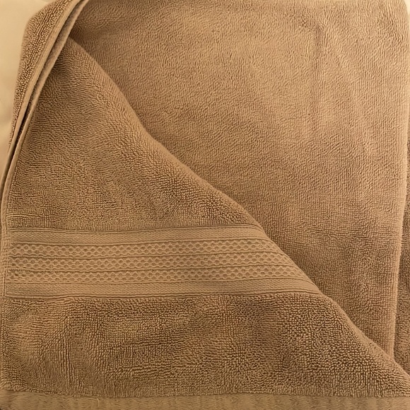 NEW Hotel collection luxury bath towel. Beige approximately 29x53 inches. - Picture 5 of 5